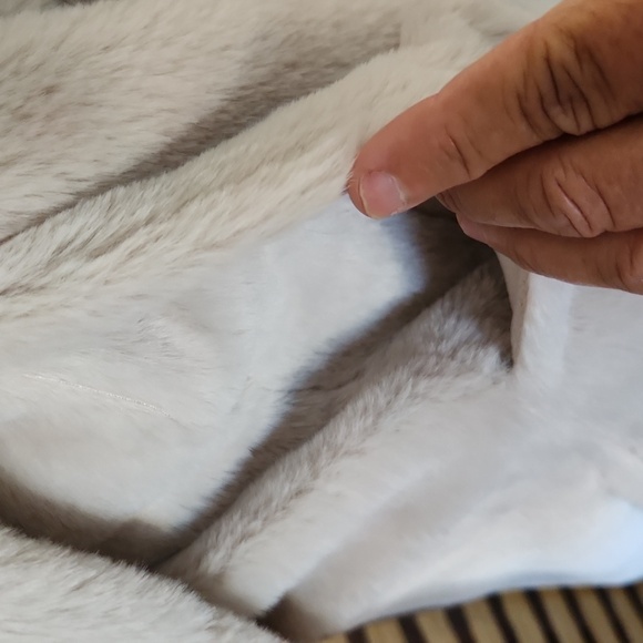 Minky Couture faux fur long coat - Picture 11 of 11